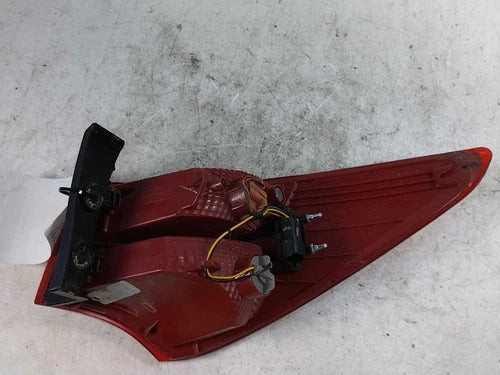 2016 Hyundai Santa Fe Swb Sport Incandescent Used OEM Left Tail Light Assembly used OEM tail light assembly