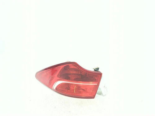 2016 Hyundai Santa Fe Swb Sport Incandescen Used OEM Right Tail Light Assembly used OEM tail light assembly