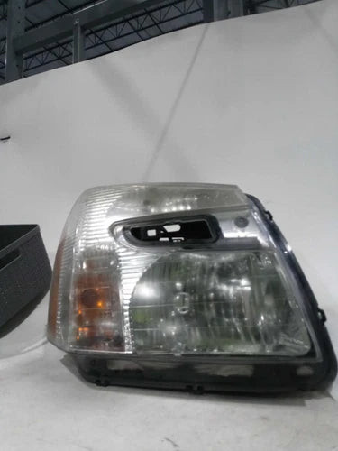 2007 Chevrolet Equinox Right Used OEM Right Headlight Assembly used OEM headlight assembly