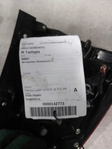 2014 Kia Sorento Lid Mounted Incandescent R Used OEM Right Tail Light Assembly used OEM tail light assembly