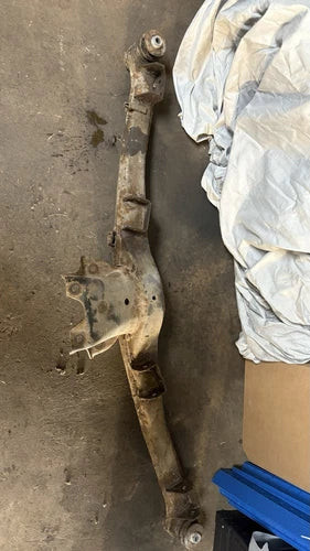 BMW E30 323I 320I 325e 325I Rear Axle Support Sub Frame Cradle OEM used OEM subframe bracket and support