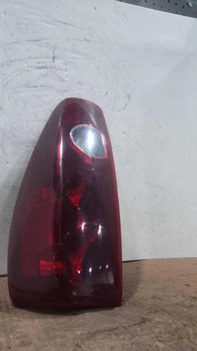 2005 Chevrolet Colorado Right Used OEM Right Tail Light Assembly used OEM tail light assembly