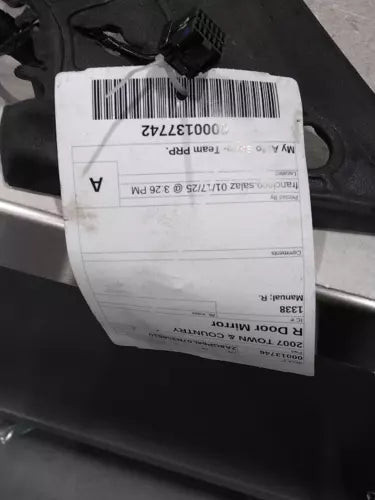 2007 Chrysler Town & Country Manual Right Used OEM Right Door Mirror used OEM door mirror