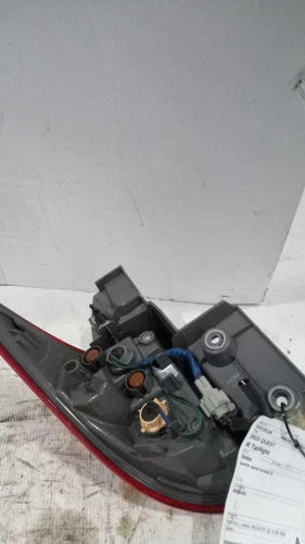2015 Nissan Quest Quarter Panel Mounted Fro Used OEM Right Tail Light Assembly used OEM tail light assembly