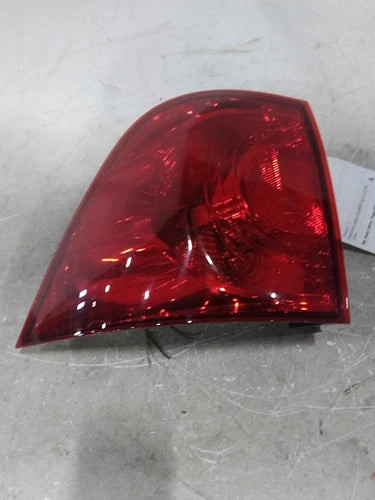 2009 Volkswagen Routan Gate Mounted Left Gra Used OEM Left Tail Light Assembly used OEM tail light assembly