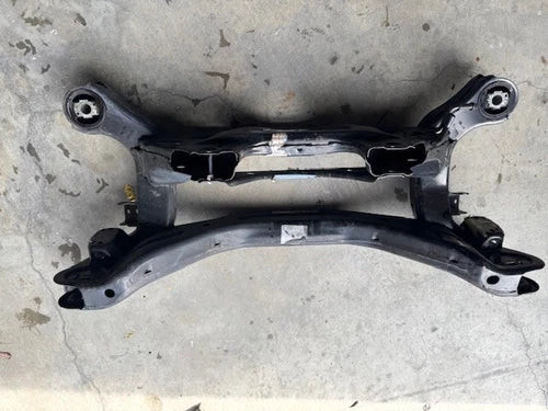 2016-2020 DODGE JOURNEY REAR AXLE SUBFRAME CROSSMEMBER OEM 05151022AI used OEM rear subframe and crossmember