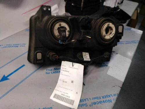 2005 Chrysler 300 Halogen W/O Projector Righ Used OEM Right Headlight Assembly used OEM headlight assembly