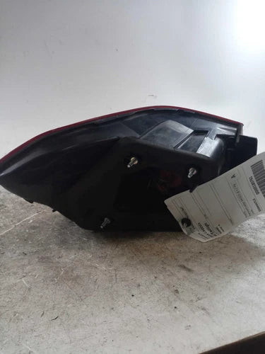 2016 Kia Cadenza Outer Right Outer Gr Used OEM Right Outer Tail Light Assembly used OEM tail light assembly