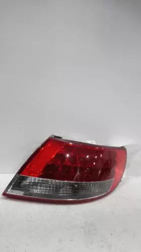 2010 Hyundai Azera Quarter Panel Mounted Ri Used OEM Right Tail Light Assembly used OEM tail light assembly