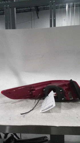 2016 Kia Optima Lx US Built VIN 5 1ST Digit Used OEM Right Tail Light Assembly used OEM tail light assembly