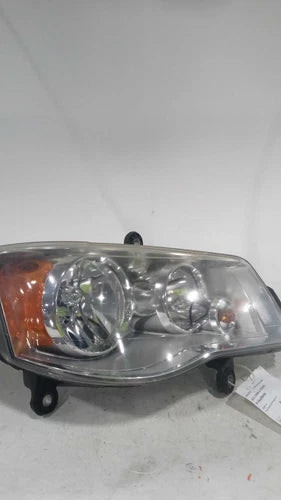 2015 Chrysler Town & Country Exc. Automatic Used OEM Right Headlight Assembly used OEM headlight assembly