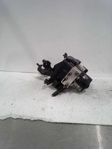 2013 Buick Verano Brake Opt J60 Used OEM ABS Pump and Motor Assembly used OEM ABS pump and module assembly