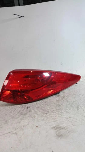 2015 Hyundai Tucson Quarter Panel Mounted R Used OEM Right Tail Light Assembly used OEM tail light assembly