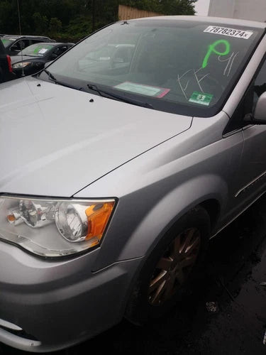 2012 Chrysler Town & Country Exc. Automatic Used OEM Right Headlight Assembly used OEM headlight assembly