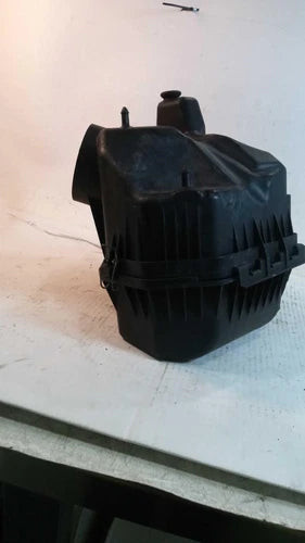 2011 Volkswagen Routan 3.6 Used OEM Air Cleaner Assembly used OEM air cleaner assembly