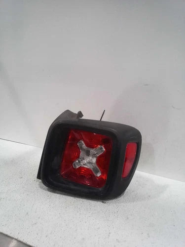 2015 Jeep Renegade Inner Flat Black B Used OEM Right Inner Tail Light Assembly used OEM tail light assembly