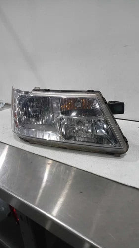 2014 Dodge Journey Right Used OEM Right Headlight Assembly used OEM headlight assembly