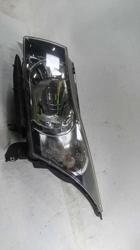 2016 Chevrolet Cruze Left Used OEM Left Headlight Assembly used OEM headlight assembly
