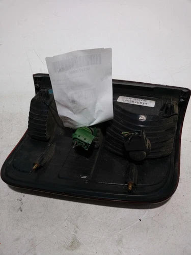 2006 Lincoln Lt Quarter Panel Mounte Used OEM Left Tail Light Assembly used OEM tail light assembly