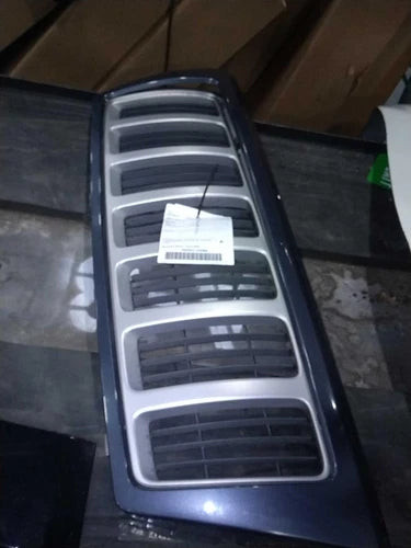 2004 Grey Grille for Jeep Grand Cherokee Chrome Surround Used OEM Grilles used OEM grille
