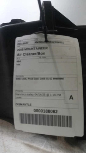 2005 Mercury Mountaineer 4.6 Used OEM Air Cleaner Assembly used OEM air cleaner assembly