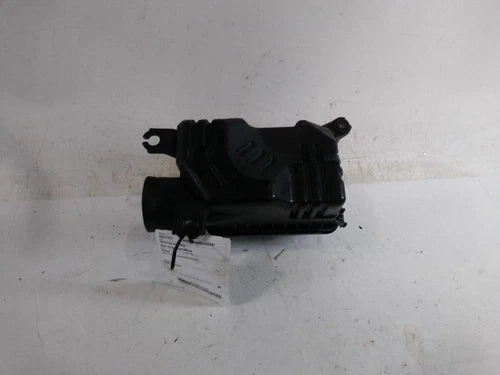 2015 Hyundai Elantra 1.8L Sdn Canada Emissions G Used OEM Air Cleaner Assembly used OEM air cleaner assembly