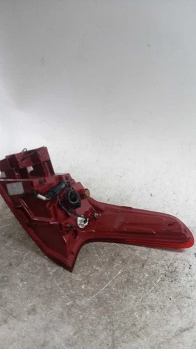 2019 Hyundai Santa Fe Swb Incandescent Quart Used OEM Left Tail Light Assembly used OEM tail light assembly