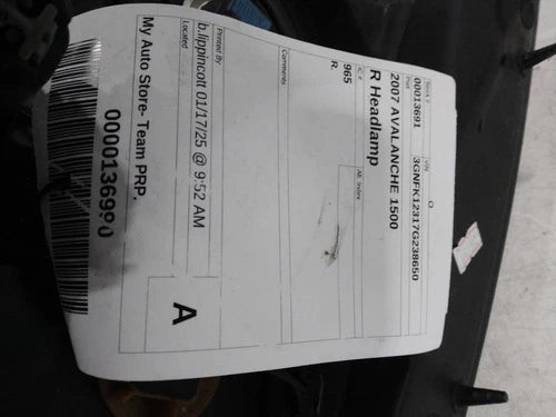 2007 Chevrolet Avalanche 1500 Right Used OEM Right Headlight Assembly used OEM headlight assembly