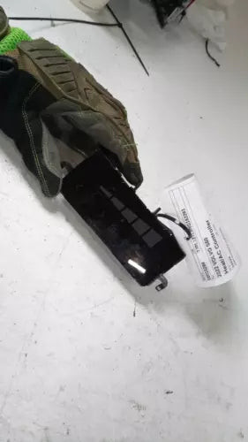 2022 Volvo S60 Rear Console Mounted Id 3134 Used OEM A/C Selector Switch used OEM A/C climate control module