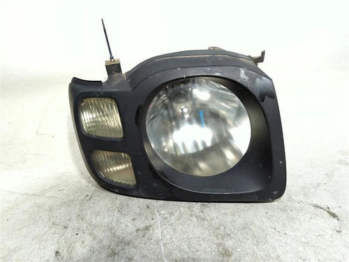 2004 Nissan Xterra Xe Right Used OEM Right Headlight Assembly used OEM headlight assembly