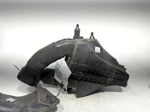 2011 Jaguar Xf Right Used OEM Right Air Cleaner Assembly used OEM air cleaner assembly