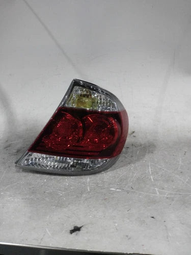 2005 Toyota Camry R. Se Black Trim Right Gr Used OEM Right Tail Light Assembly used OEM tail light assembly