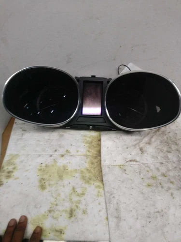 2017 Hyundai Santa Fe Silver 94021B8100UU5 Used OEM Instrument Clusters used OEM instrument cluster