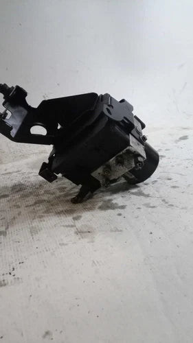 2011 Chevrolet Cruze Used OEM ABS Hydraulic Assembly used OEM ABS pump and module assembly