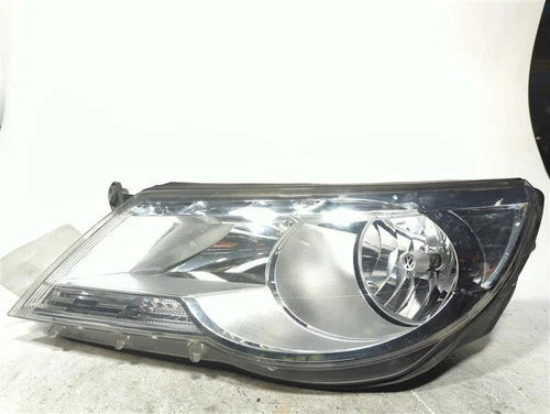 2009 Volkswagen Tiguan Halogen Left Used OEM Left Headlight Assembly used OEM headlight assembly