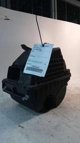2019 Kia Sorento 2.4 Used OEM Air Cleaner Assembly used OEM air cleaner assembly
