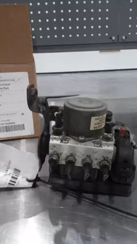 2015 GMC Sierra 1500 Pickup 4 Wh Used OEM ABS Pump and Motor Assembly used OEM ABS pump and module assembly