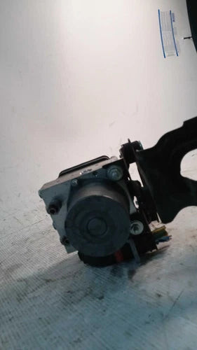 2018 Jaguar Xe W/O Adaptive Crui Used OEM ABS Pump and Motor Assembly used OEM ABS pump and module assembly