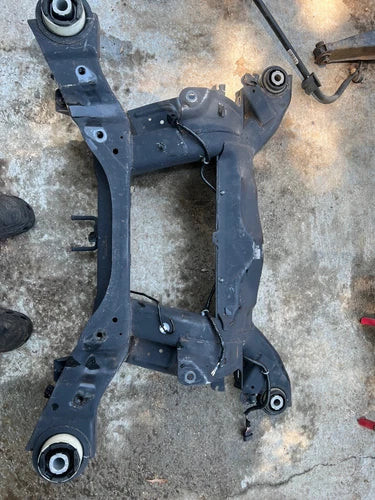 2013-2015 CHEVY CAMARO 3.6L RWD REAR SUSPENSION CROSSMEMBER SUBFRAME OEM used OEM rear subframe and crossmember