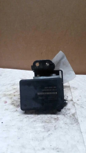 2017 Hyundai Santa Fe ABS Pump Motor Silver Used OEM ABS Pumps & Modules used OEM ABS pump and module assembly