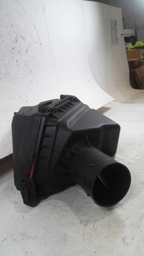 2018 Cadillac CT6 3.6 Used OEM Air Cleaner Assembly used OEM air cleaner assembly