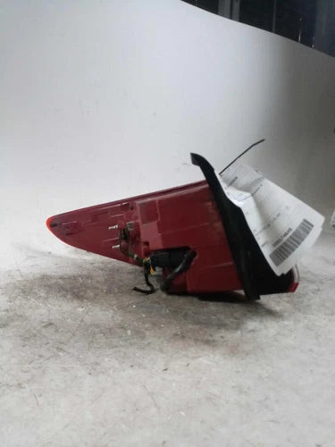 2017 Hyundai Santa Fe Lwb 3.3L Incandescent Used OEM Right Tail Light Assembly used OEM tail light assembly