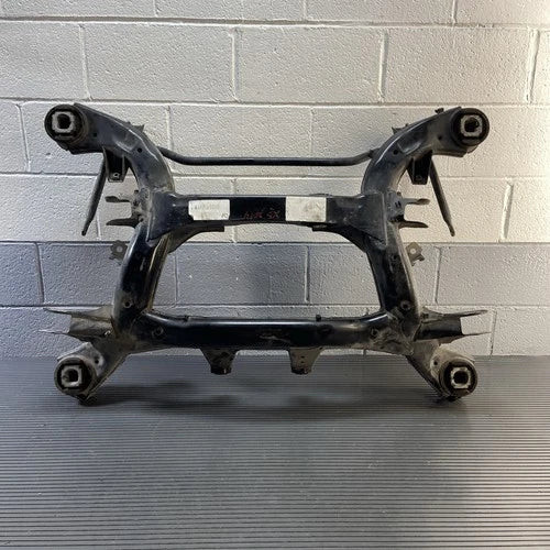2007-2019 BMW X5 E70 X5 F15 X6 Rear Subframe With Stabilizer 6863815 OEM used OEM rear subframe and crossmember