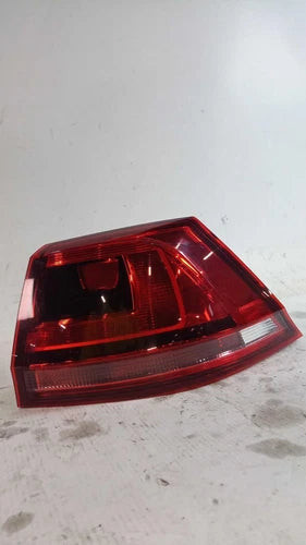 2017 Volkswagen Golf Sw Quarter Mounted Rig Used OEM Right Tail Light Assembly used OEM tail light assembly