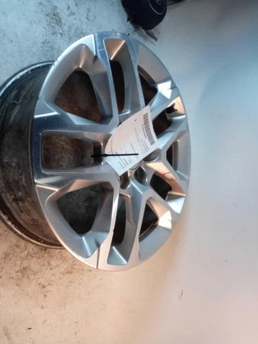 2018 Chevrolet Traverse 18X7-1/2 Opt RT1 Used OEM Wheel used OEM wheel
