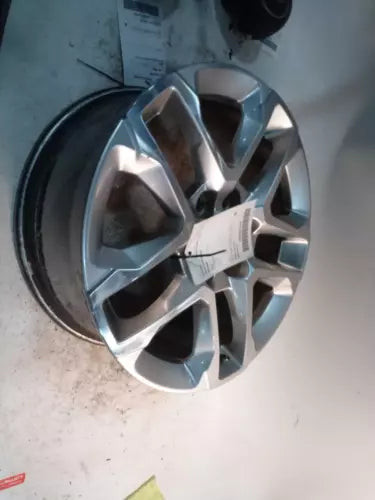 2018 Chevrolet Traverse 18X7-1/2 Opt RT1 Used OEM Wheel used OEM wheel