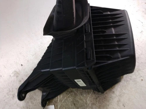 2018 GMC Canyon 2.5 Used OEM Air Cleaner Assembly used OEM air cleaner assembly
