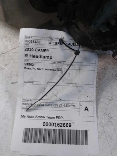 2010 Toyota Camry Base R. North America Buil Used OEM Right Headlight Assembly used OEM headlight assembly