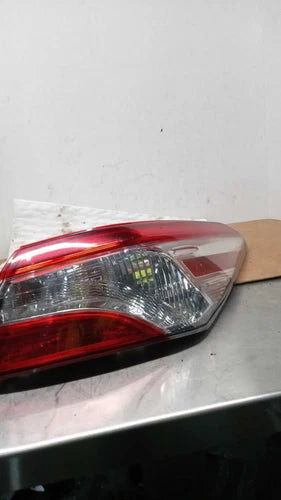 2020 Toyota Camry Right White 4DR Sedan Used OEM Tail Lights used OEM tail light assembly