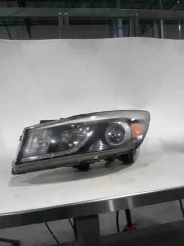 2015 Kia Sedona Halogen Projector W/LED Accen Used OEM Left Headlight Assembly used OEM headlight assembly